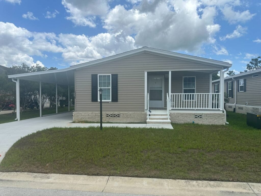 Front of 10525 S Pebbleshire Dr home with covered carport and front porch